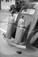 Benzinmangel in der Schweiz 1940: Auto mit Holzgas-Generator 