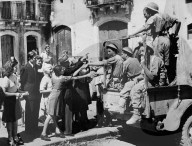 Landung der Alliierten auf Sizilien: Soldaten als Befreier begrüsst, 1943