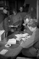 Soldaten, Wahllokal; 1939