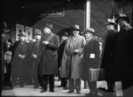 WK 2: Wirtschaftsdelegation der Alliierten, Ankunft in Bern, 1945