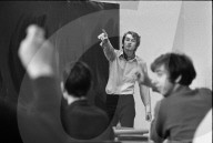 Lehrer in Schulklasse, 1971