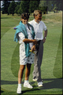 Pirmin Zurbriggen mit seiner schwangeren Frau auf dem Golfplatz, 1990