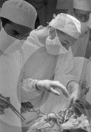 Prof. Ake Senning bei Herztransplantation, Zürich 1969