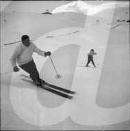 Ferdi Kübler beim Skifahren in Arosa 1951
