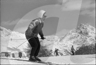 Ältere Frau in der Skischule in St. Moritz, 1971