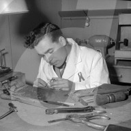 Juwelier bei der Arbeit, Zürich 1957