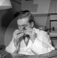 Juwelier bei der Arbeit, Zürich 1957