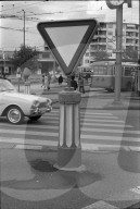 Verkehrsschild "Kein Vortritt" 1964