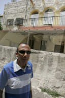 Reportage aus Haifa 2006: Abu Faham vor seinem Haus