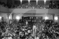 Vollversammlung der Aktion Autonomes Jugdenzentrum im Volkshaus Zürich 1968