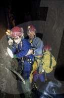Kinder in der Hölloch-Grotte im Muotathal