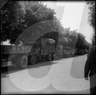 Parkierte Lastwagen der internierten  Franzosen; 1940