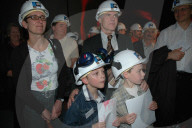 Lötschbergtunnel 2005: Leuenberger mit Joel und Silvan, nach dem Durchstich