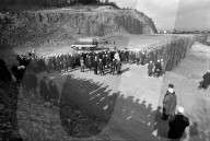 Zuschauer bei Sprengdemonstration, Steinbruch Mellikon 1970