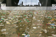 Openair Frauenfeld 2004: Wiese mit Abfall