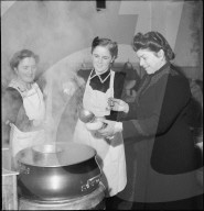 Stromausfall, Notküche; 1943