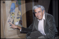 Peter Uebersax vor bemalter Schranktüre 1988
