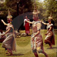 Schülerinnen einer Tanzschule in Thailand, ca. 1960