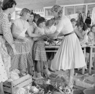 Benefiz-Markt für das Kinderdorf Pestalozzi 1958