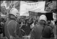 Polizisten und Demonstranten bei 1. Mai Demonstration in Zürich 1973