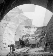 Grubenbahn in Explosionskrater,  Mitholz 1948