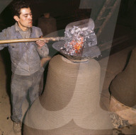 Herstellung einer Glocke für die Expo 1964