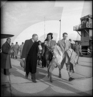 Prinzessin von Rethy und Prinz Baudouin (r) von Belgien in Genf, 1948