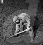 Schweiz 1943: Torf getränkt mit Altöl wird zu Ersatzbrennstoff "Torolit"
