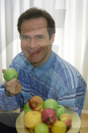 Jörg Kressig mit Früchten 1996