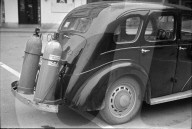 Benzinmangel in der Schweiz 1940: Auto mit Holzgas-Generator 
