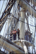 Segelschüler in der Takelage der "Sedov" 1991