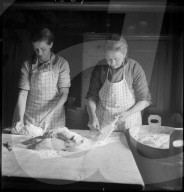Brotbacken in Safien-Zalön, 1941