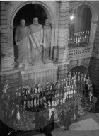 Kriegsende, Fahnenehrung, Fahnen im Bundeshaus;  1945