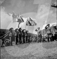 Bundesfeier; General Guisan salutiert Soldaten; 1940