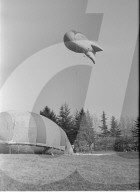 WK 2: Landesgrenze-Markierung durch Fesselballons bei Chiasso, 1945