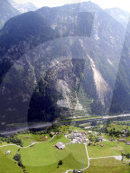 Felshang über Gurtnellen an gesperrter Autobahn A2, 2006 