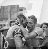 Ferdy Kübler gratuliert Hugo Koblet an der Tour de Suisse 1951