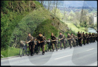 Soldaten mit neuem Militär-Fahrrad der Schweizer Armee, 1991
