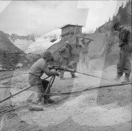 Bau des Staudamms auf der Göscheneralp; 1955