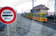 Basler Tram hält in Leymen (F), 2005