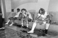 Enttäuschung in der FCZ-Kabine 1984: Roger Kundert, Ruedi Landolt und Urs Schönenberger