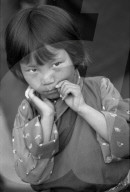 Tibeter Mädchen in Tracht, Oetwil 1965