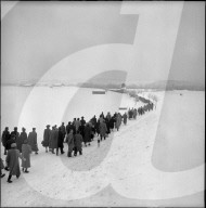 Demonstranten; Schneelandschaft; Protest gegen Kraftwerkbau; Wasserkraftwerk; 1952