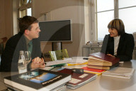 Micheline Calmy-Rey in ihrem Büro, im Gespräch mit Christian Dorer