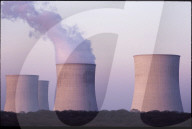 Dämmerung, Kühltürme des Atomkraftwerks Cattenom 1987