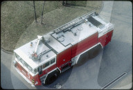 Feuerwehrauto vor Flughafen Zürich-Kloten, 1984