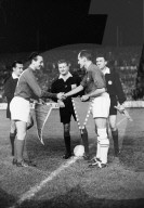 Länderspiel Schweiz - Frankreich 1960: Begrüssung vor dem Spiel