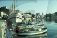 Boote, Stadt in einer Bucht auf der Insel Samos