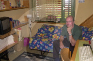 Michael Felder in seiner Zelle, 2004