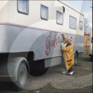 Clown Walter Galetti vor Zirkuswagen  1970 